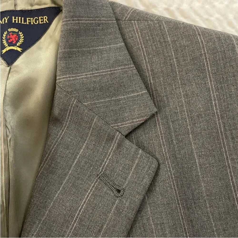 TOMMY HILFIGER Made in USA Vintage Everyday Gray Wool‎ Stripe Suit Size 42
